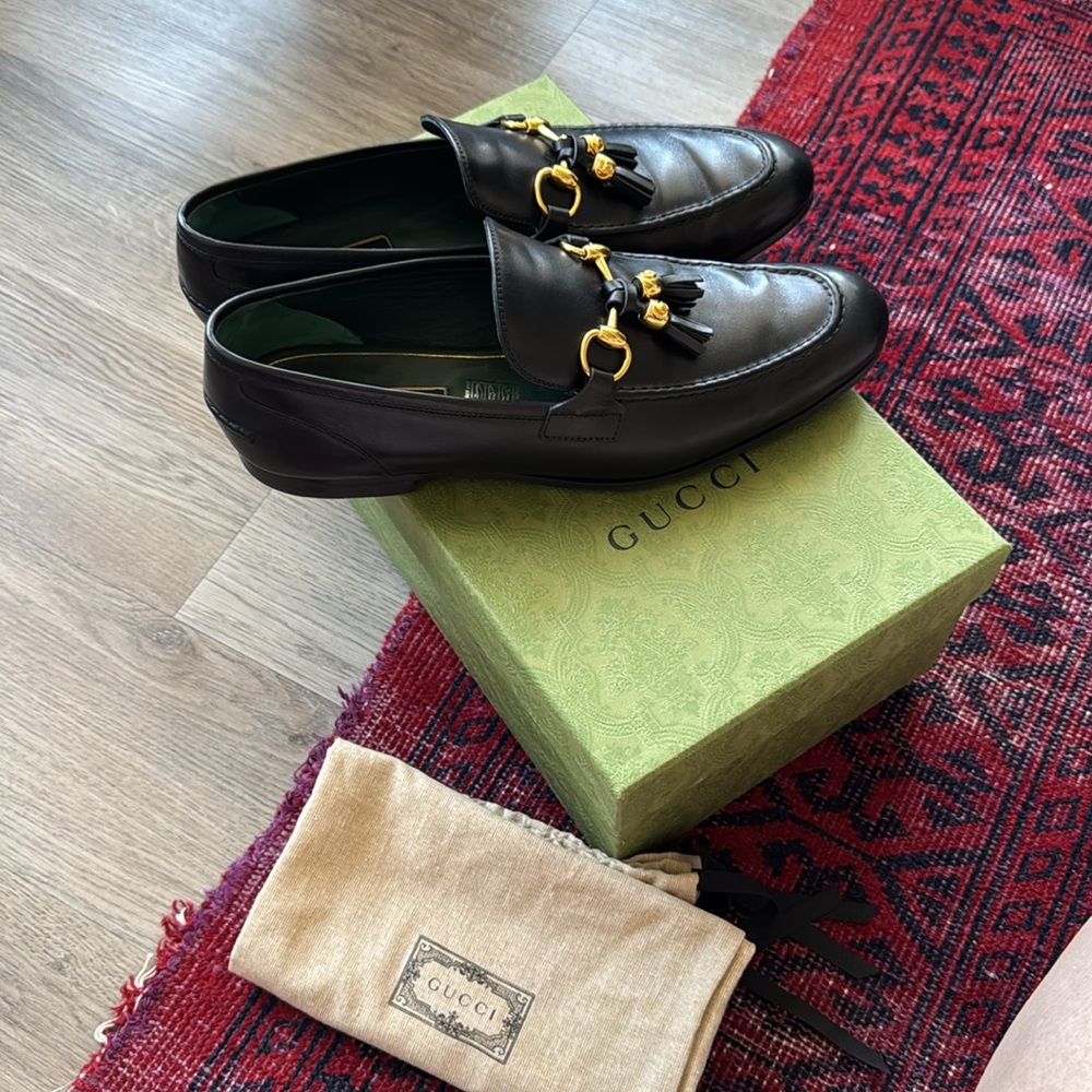Gucci - Black Leather Loafers with Gold Accents - Picture 6 of 7